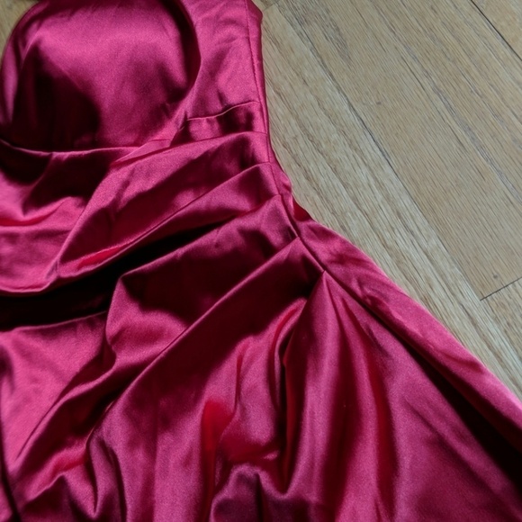 Red satin like dress - Picture 3 of 7